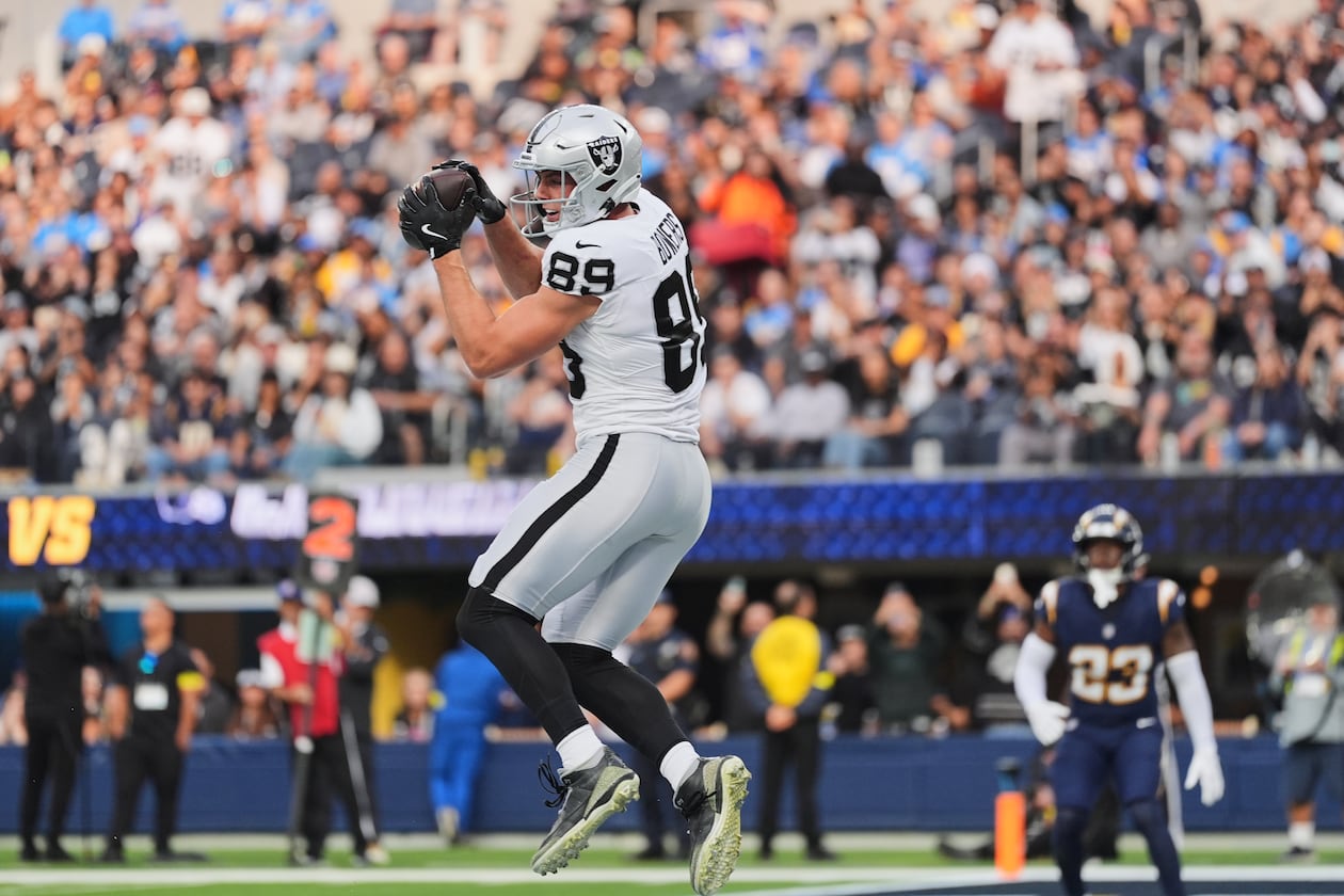 Las Vegas Raiders tight end Brock Bowers (89) catches a touchdown during the first half of an NFL football game against the Los Angeles Chargers, Sunday, Nov. 30, 2025, in Inglewood, Calif. (Jae C. Hong/AP)