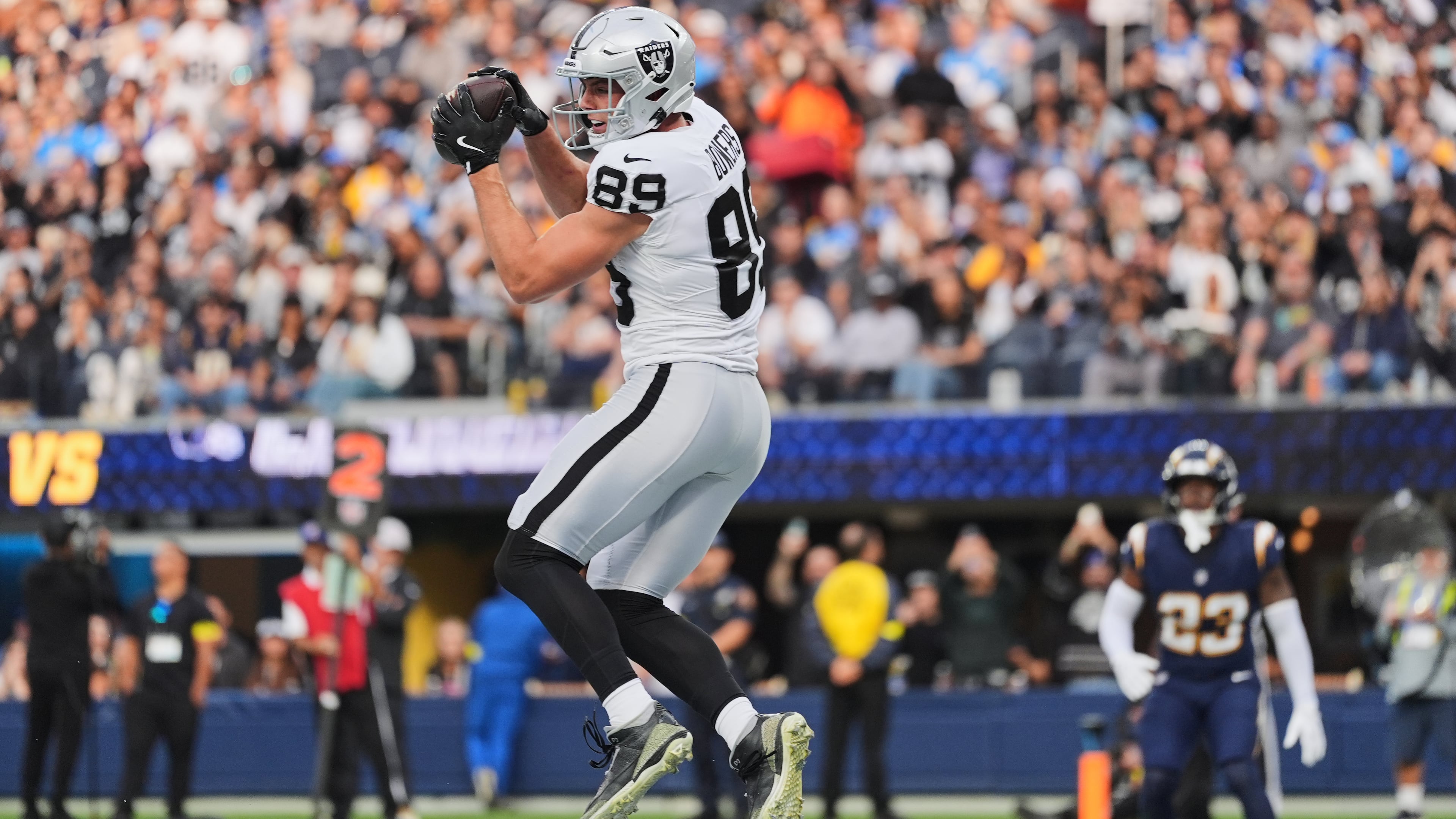 Las Vegas Raiders tight end Brock Bowers (89) catches a touchdown during the first half of an NFL football game against the Los Angeles Chargers, Sunday, Nov. 30, 2025, in Inglewood, Calif. (Jae C. Hong/AP)