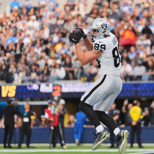 Las Vegas Raiders tight end Brock Bowers (89) catches a touchdown during the first half of an NFL football game against the Los Angeles Chargers, Sunday, Nov. 30, 2025, in Inglewood, Calif. (Jae C. Hong/AP)