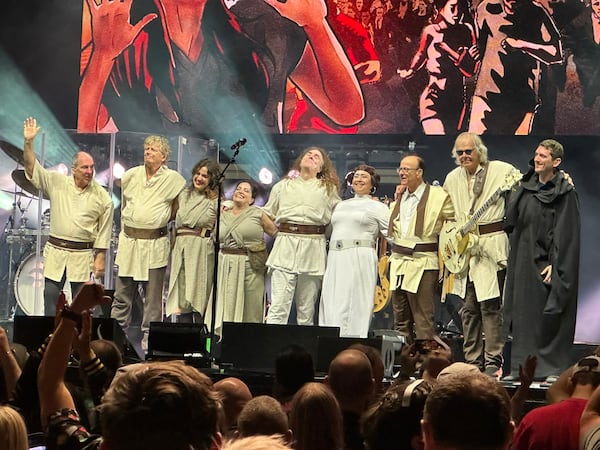 "Weird Al" Yankovic and his band wave goodbye to the Ameris Bank Amphitheatre crowd on May 31, 2026 in Alpharetta after his two-hour set ended with "Yoda," a "Star Wars"-inspired song to the tune of "Lola." RODNEY HO/AJC