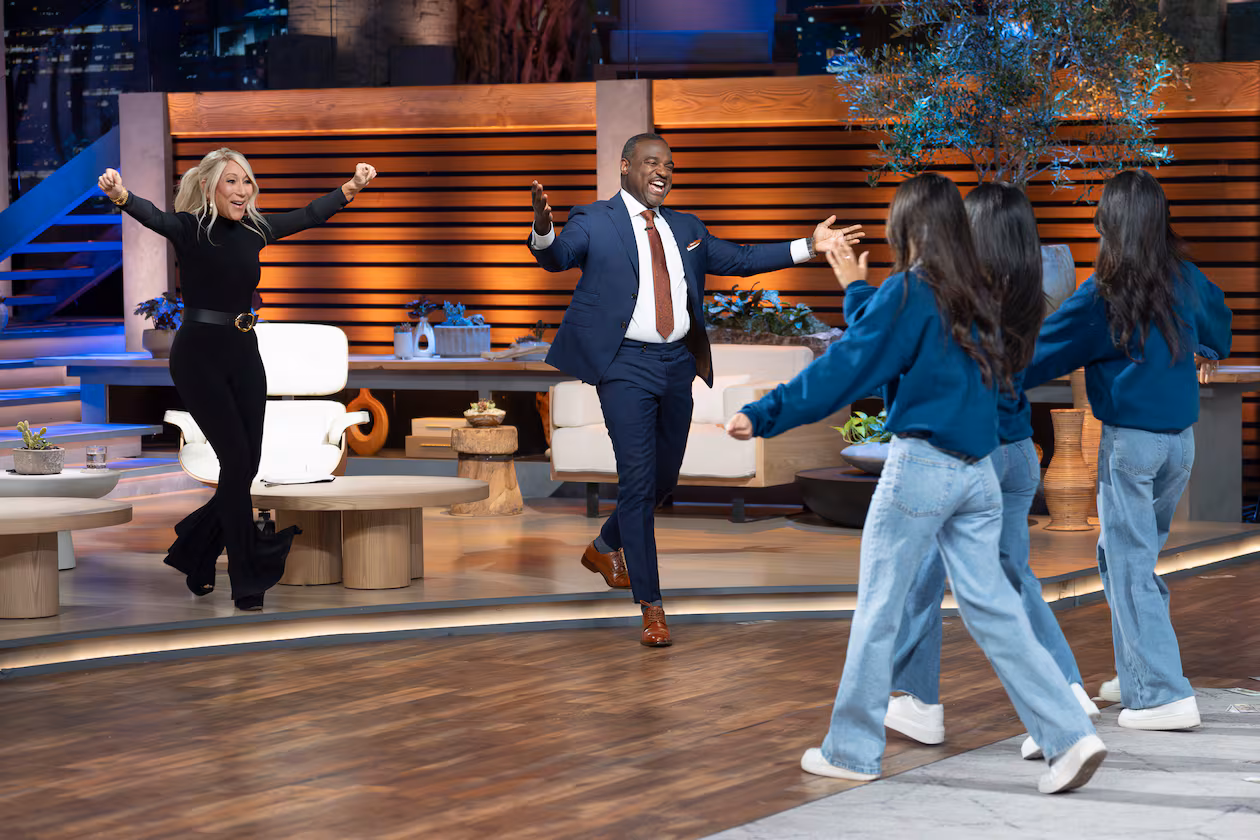 Lori Greiner and guest Shark Rashaun Williams, a minority owner in the Atlanta Falcons, close a deal with entrepreneurs Victoria Yang, Nikki Varanasi and Lucy Yang during the Season 17 finale of Shark Tank that aired April 22, 2026, on ABC. (Disney/Christopher Willard)
