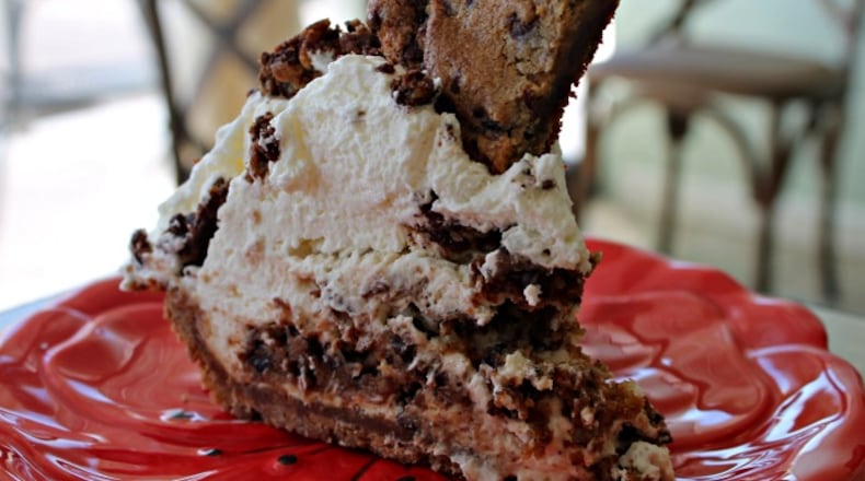 Joy Cafe Milk and Cookies Pie