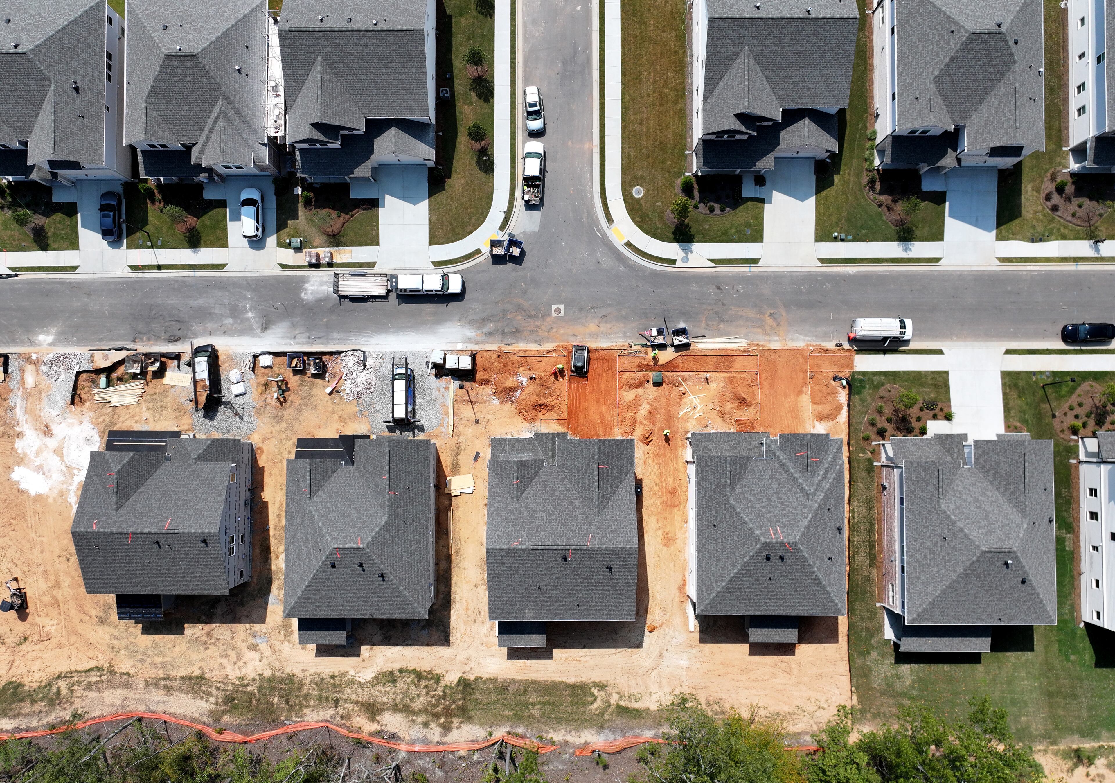 New home construction in the Auburn Glen community in Dacula on Wednesday, Sept. 17, 2025. (Hyosub Shin/AJC)