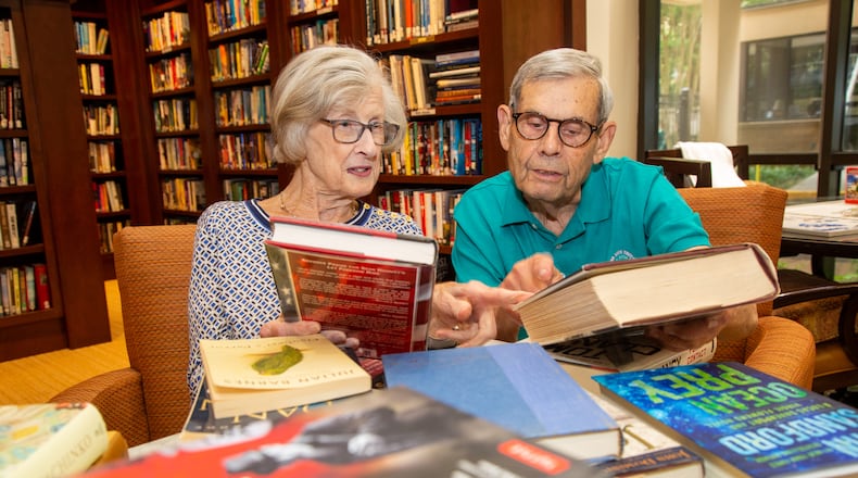 Babette Rothschild & Bernie Goldstein of the Lenbrook Library Committee looks through books that will be donated to support Georgia prisons. PHIL SKINNER FOR THE ATLANTA JOURNAL-CONSTITUTION.