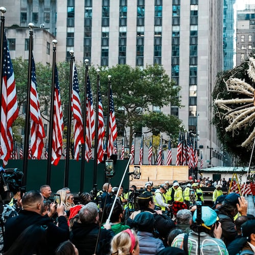 Workers hold the Rockefeller Center Christmas tree with ropes at Rockefeller Plaza, Saturday, Nov. 8, 2025, in New York. (AP Photo/Eduardo Munoz Alvarez)