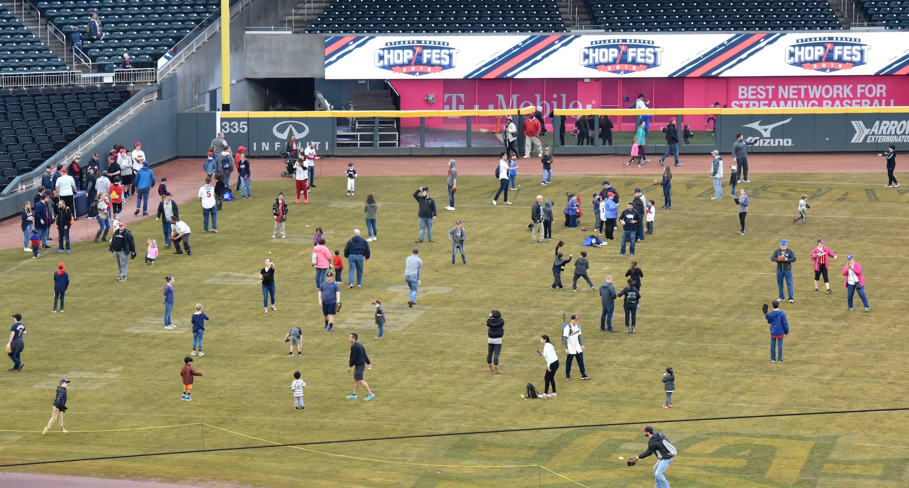 Photos: Braves unveil uniforms at Chop Fest