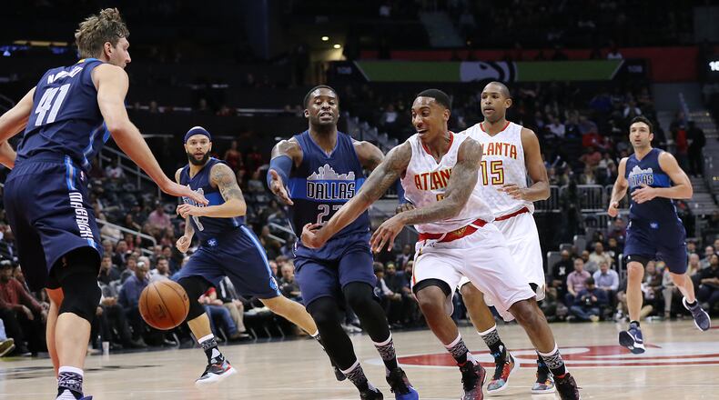 020116 ATLANTA: Hawks Jeff Teague passes it off working his way through the Mavericks on a fast break in a basketball game on Monday, Feb, 1, 2016, in Atlanta. Curtis Compton / ccompton@ajc.com