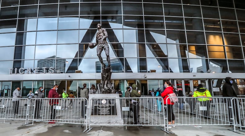 December 14, 2020 Atlanta: Voters came to State Farm Arena on Monday, Dec. 14, 2020 to cast their votes to determine which political party controls the U.S. Senate on the first day of early voting. Both of Georgia’s Senate seats are up for grabs as Republican incumbent Sens. David Perdue and Kelly Loeffler try to hold of Democratic challengers Jon Ossoff and Raphael Warnock. Democrats would need to win both seats to flip control of the Senate. Early voting started at 8:30 a.m. in Fulton County. Thirty-two voting locations are open and listed on the Fulton County website. Early voting locations were also open elsewhere in the state, including in Cobb, DeKalb and Gwinnett counties. Early voters may cast their ballot at any location in their county. In Fulton County, weekday voting hours are 8:30 a.m.-6 p.m. through Dec. 23. Hours are extended to 7 a.m.-7 p.m. from Dec. 28-30. On Saturdays, Dec. 19 and Dec. 26, voting will be held 8:30 a.m.-6 p.m. On Sundays, Dec. 20 and Dec. 27, voting locations are open noon-6 p.m. Voting locations include State Farm Arena from Dec. 14-19; and Mercedes-Benz Stadium from Dec. 22-Dec. 30. Wait time estimates at polling locations will available on the Fulton County website and the Fulton Votes mobile app, an official said. Polls will be closed Dec. 24-25 and Dec. 31-Jan. 1 in observance of the Christmas and New Year’s holidays. Election Day is Tuesday, Jan. 5. (John Spink / John.Spink@ajc.com)