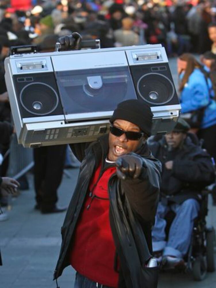 Dancers break 'Soul Train' dance line record