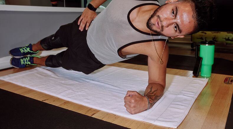 Serigo Almaraz demonstrates an exercise that can be done while on vacation, in Washington, Aug. 7, 2024. The next time youÕre trying to fit in a workout on a trip, it might be comforting to know that even fitness experts donÕt necessarily recommend a Òno excusesÓ attitude. (Jared Soares/The New York Times)