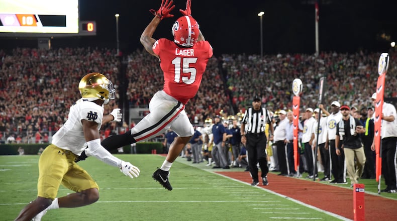 Georgia wide receiver Lawrence Cager catches a touchdown against Notre Dame. (Hyosub Shin / Hyosub.Shin@ajc.com)