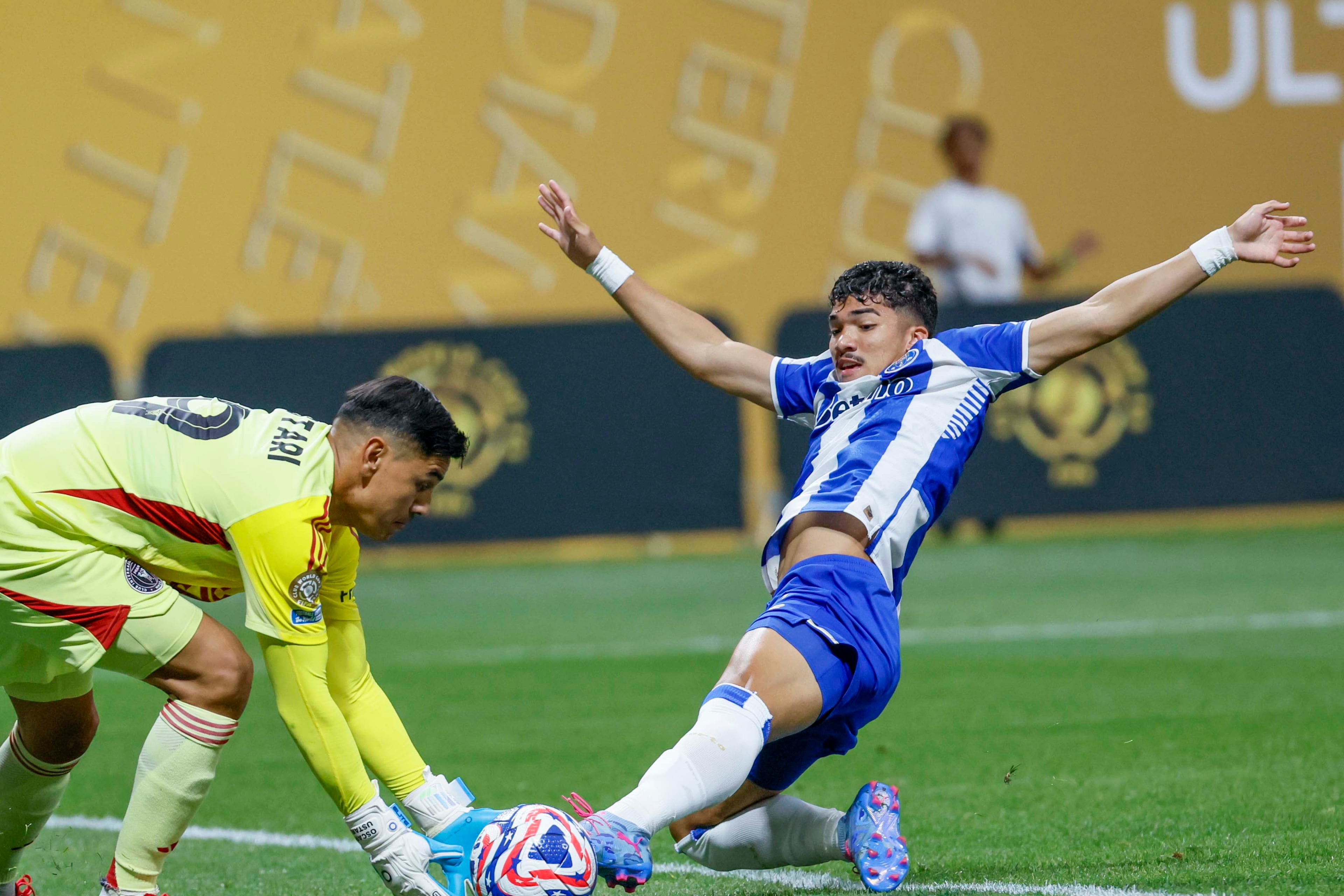 Porto’s William Gomes fights for the ball against Inter Miami goalkeeper Óscar Ustari (19) during the Club World Cup group A soccer match between Inter Miami and Porto FC at Mercedes-Benz Stadium on Thursday June 19, 2025.
(Miguel Martinez/ AJC)