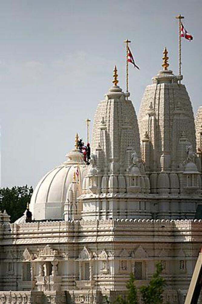 Grand procession for Lilburn Hindu temple