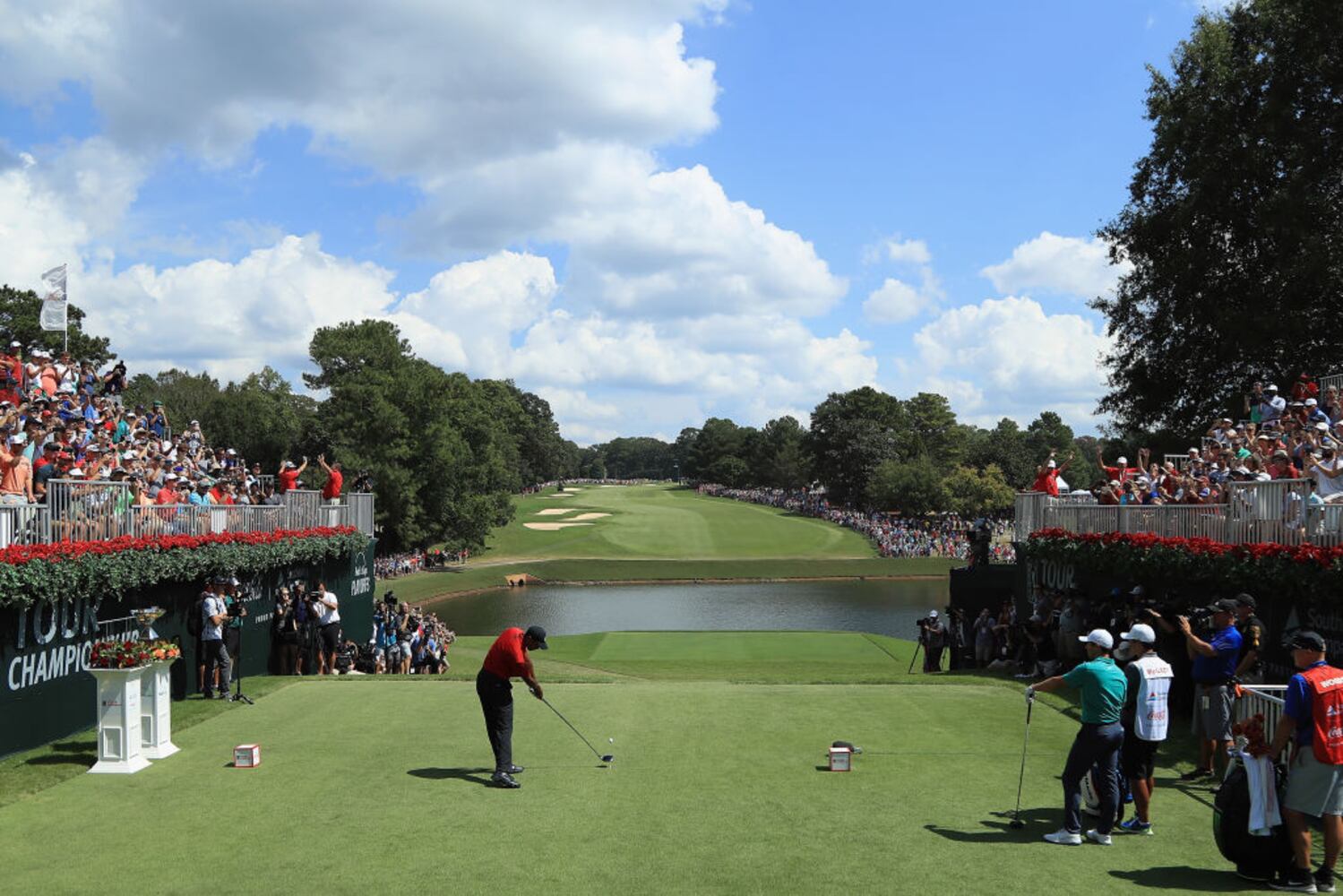 tiger woods wins tour championship