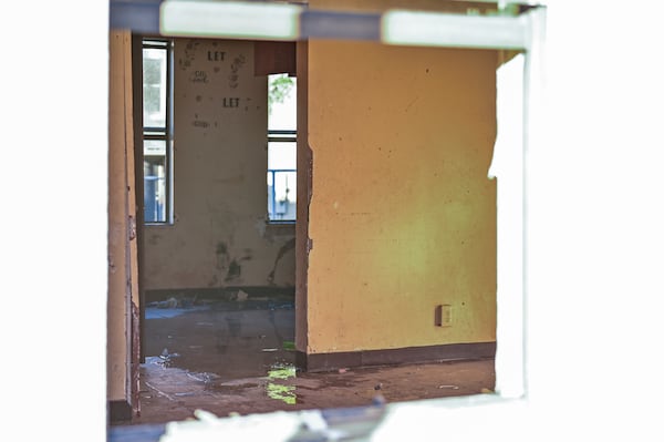 A vacant unit of Yamacraw Village. (Sarah Peacock for the AJC)