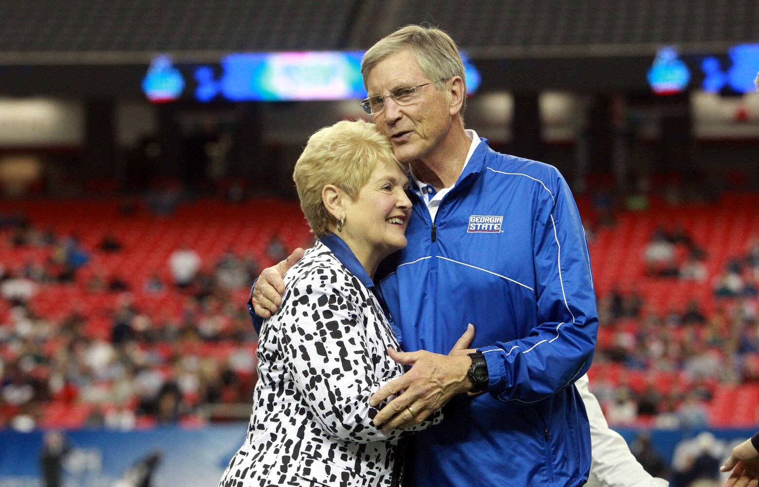 Curry, seniors honored in season's final home game