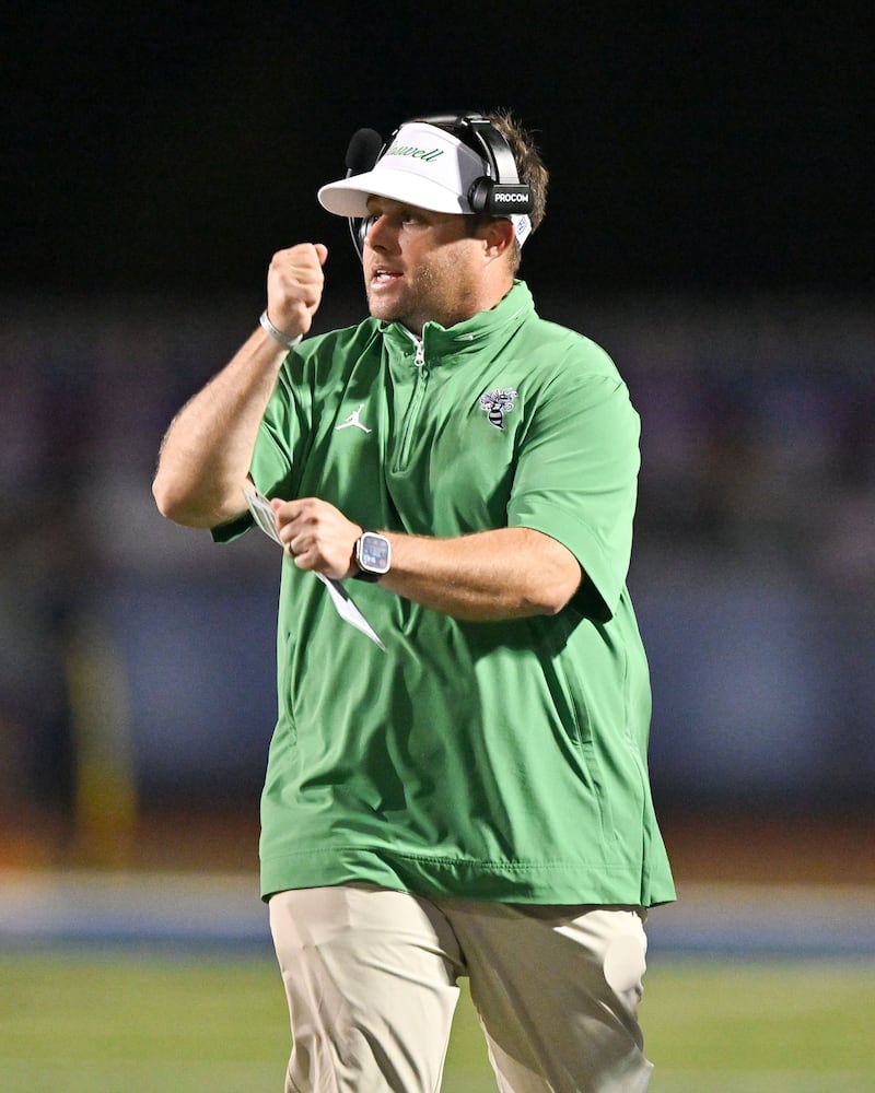 Roswell head coach Jonathan Thompson calls a play against Walton during the second half of a game Friday, August 29, 2025 at Walton High School. (Daniel Varnado/For the Atlanta Journal-Constitution)