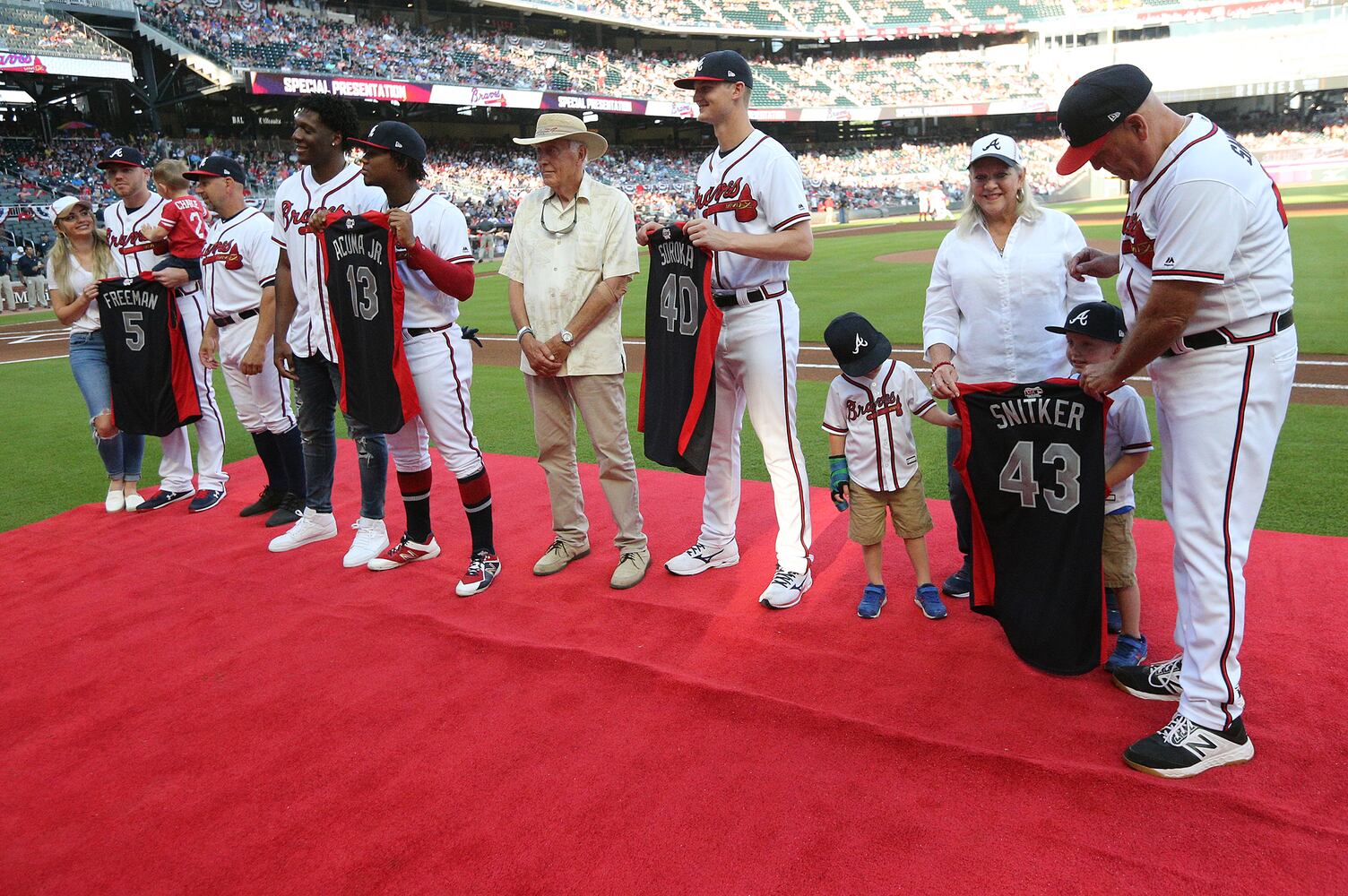 Photos: Braves open home series with the Phillies