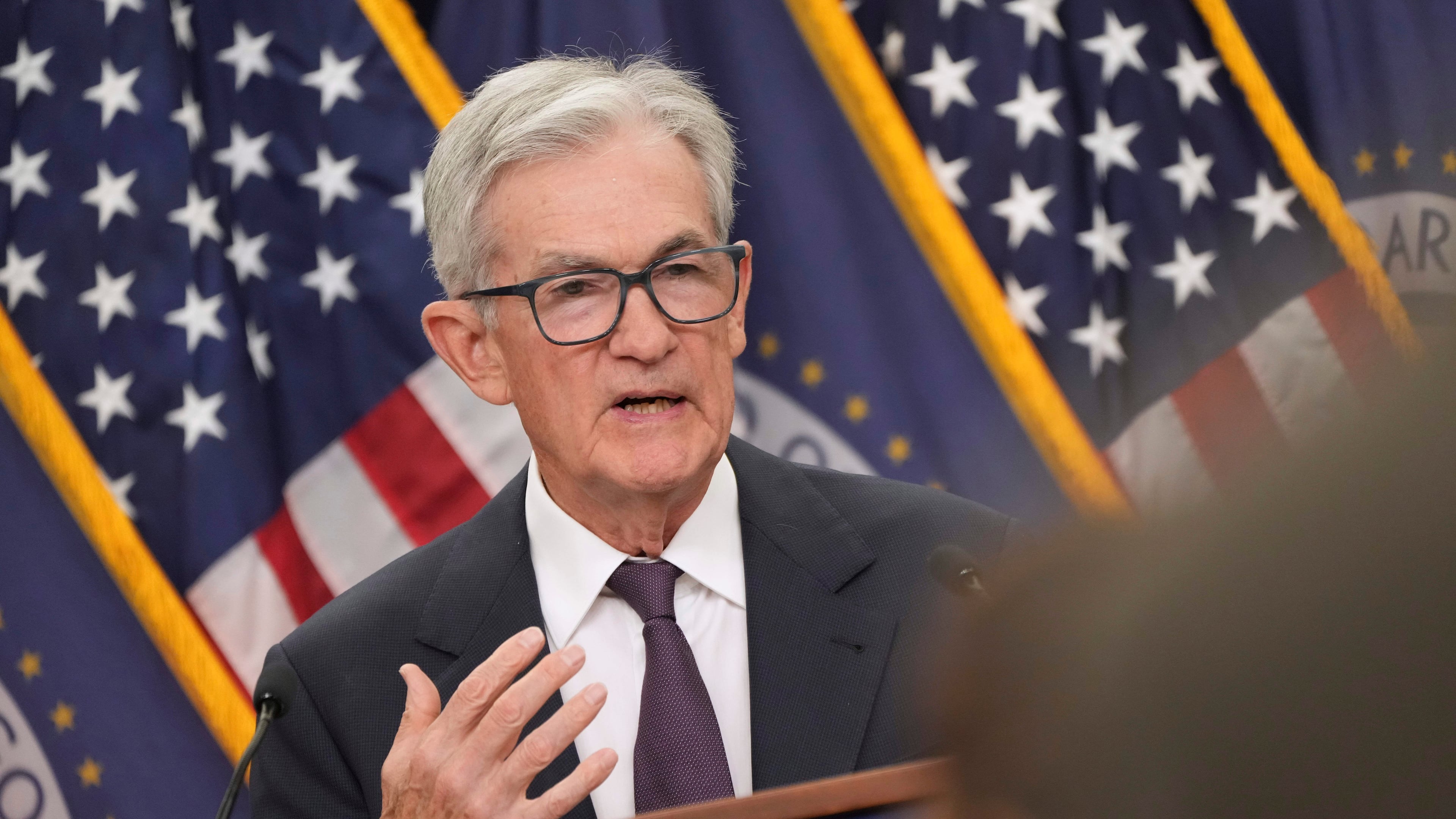 🟥 (Market Recap)"Le azioni USA frenano: la Fed e l'incertezza sul commercio tech influenzano i mercati"