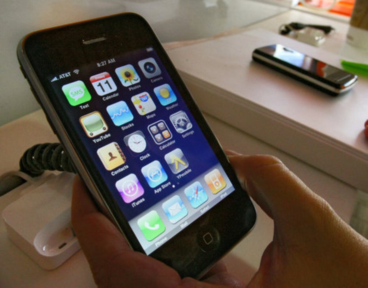 Customers line up for iPhone 3G