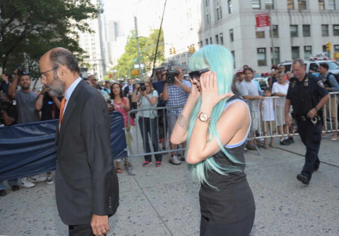 Amanda Bynes Wigs Out For Court