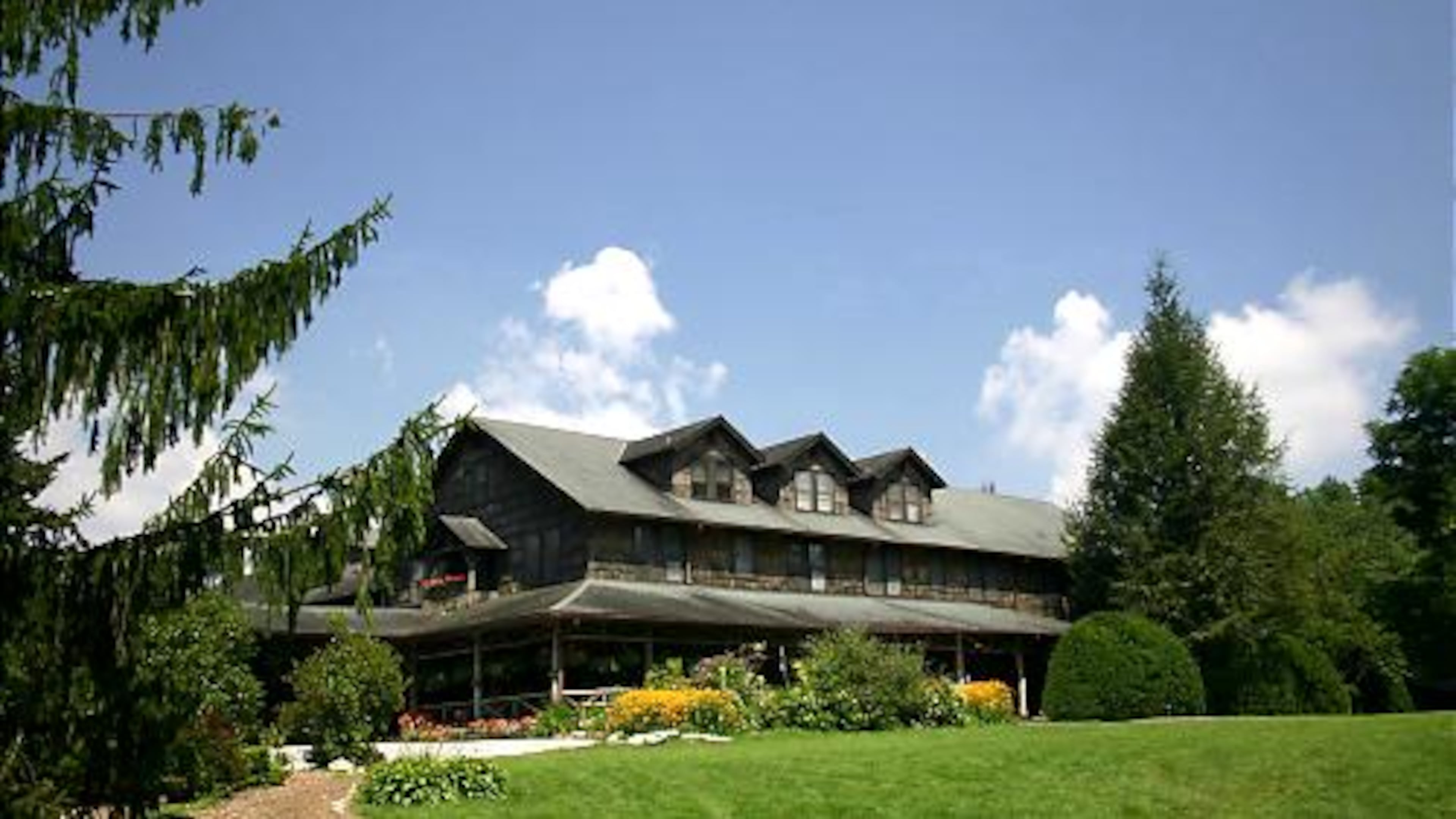 Part of the charm of the High Hampton Inn is the lack of technology. You'll find no telephones, televisions or computer hookups in the rooms and cottages, and cellphone reception is sporadic at best.