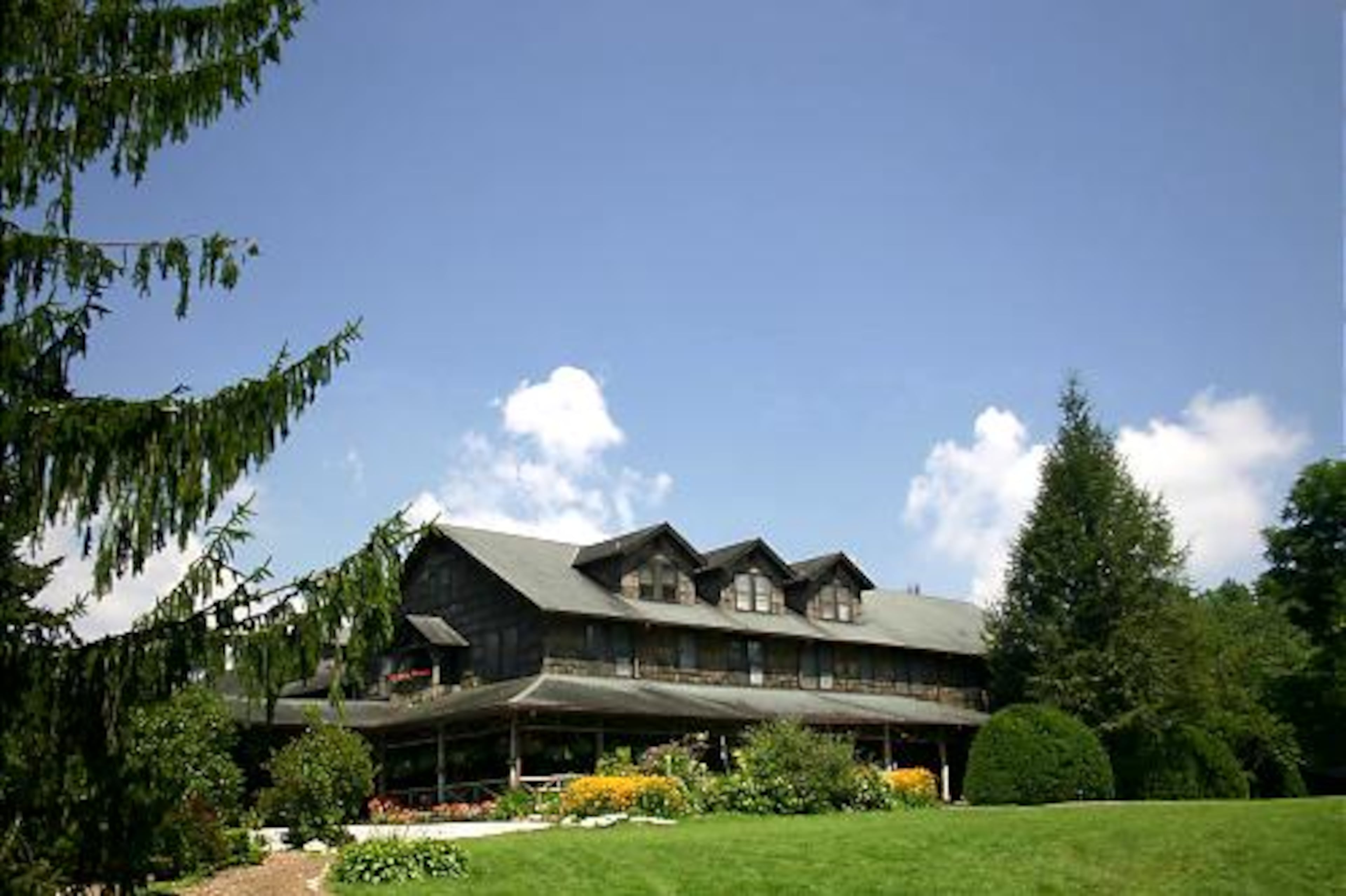 Part of the charm of the High Hampton Inn is the lack of technology: no telephones, televisions or computer hookups in the rooms and cottages.