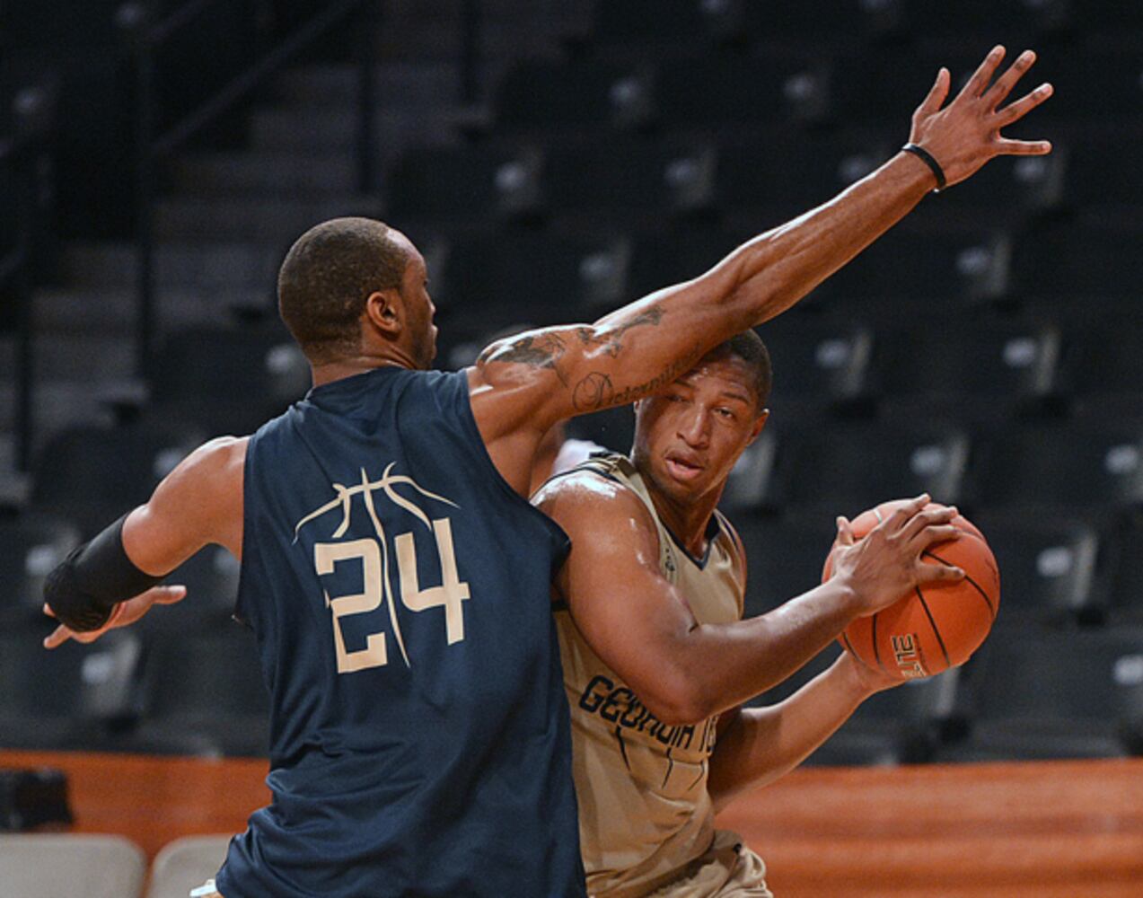 Yellow Jackets try out new court