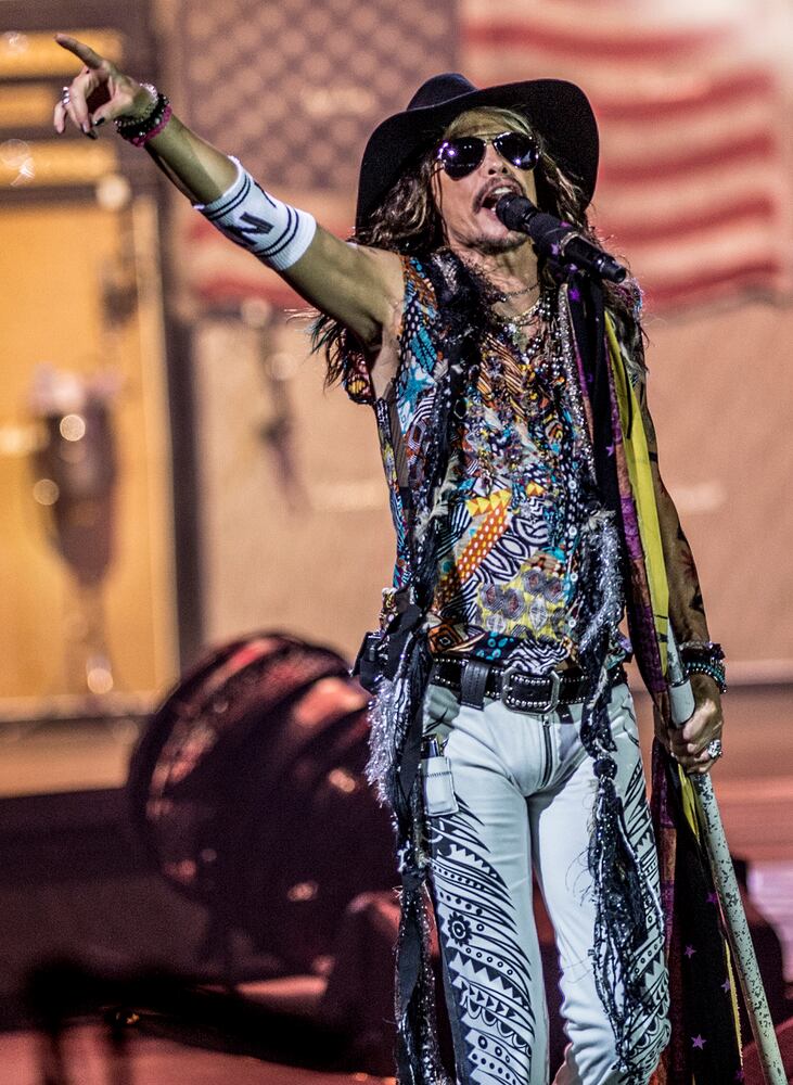 Legendary acts Aerosmith, Slash rock Cincinnati