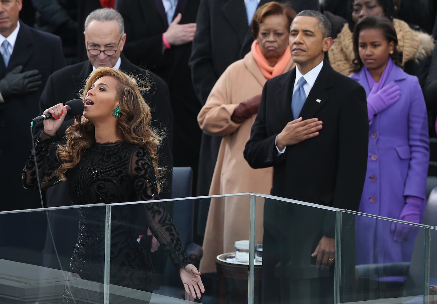 Sen. Chuck Schumer photobombs Beyonce