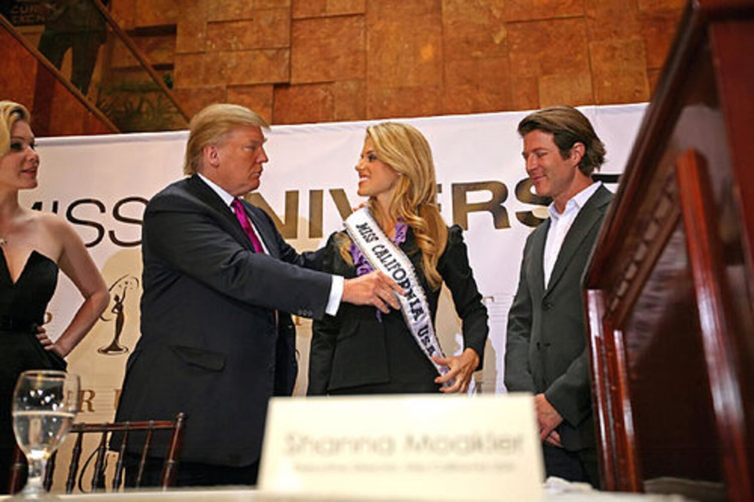 Miss California loses crown