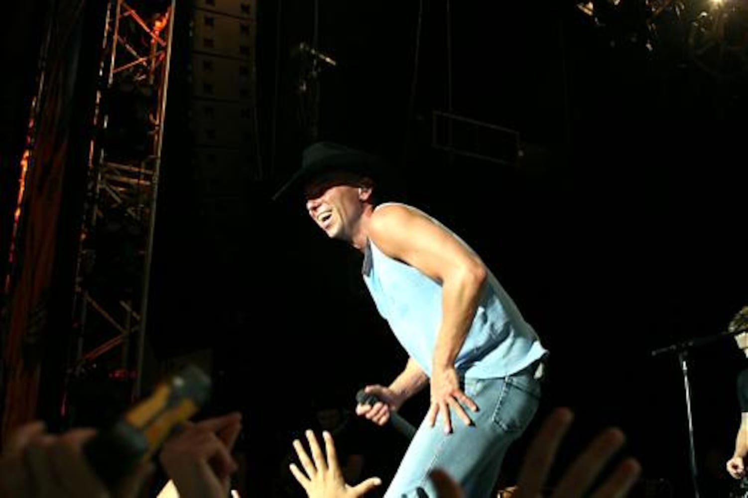 Kenny Chesney rocks Atlanta