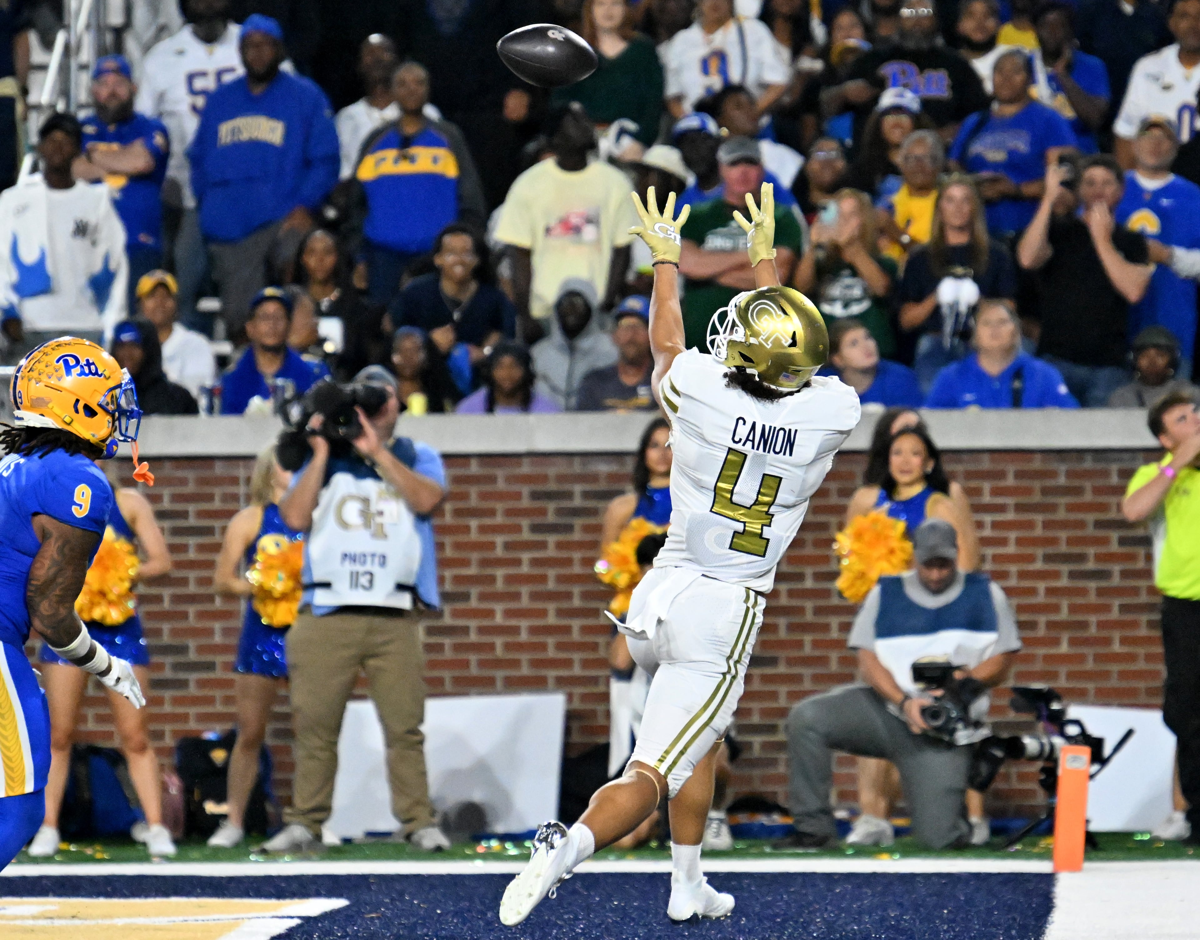 Georgia Tech wide receiver Isiah Canion (4) makes a touchdown pass during the first half in an NCAA college football game at Bobby Dodd Stadium, Saturday, November 22, 2025 in Atlanta. (Hyosub Shin / AJC)