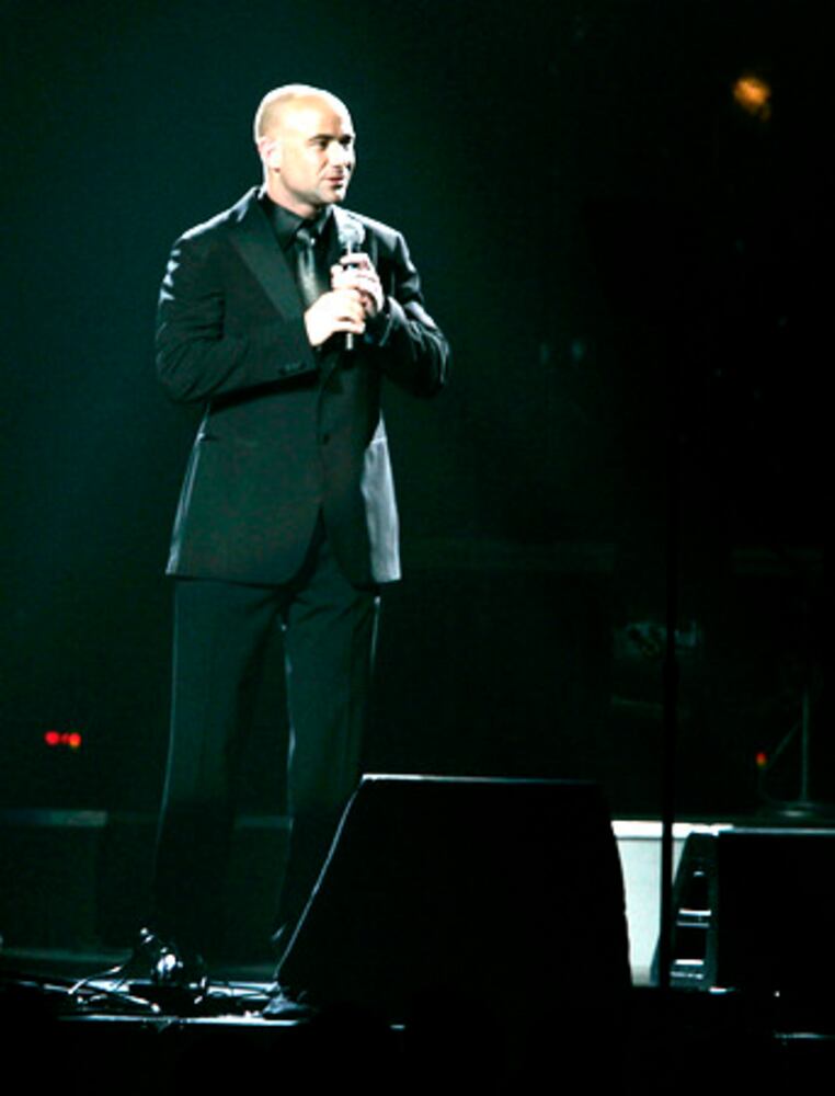 Andre Agassi hosts benefit in Las Vegas