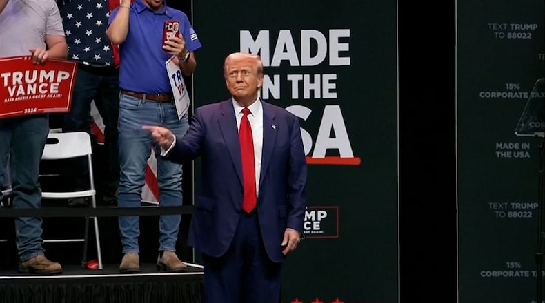 Donald Trump promotes economic plan at Savannah rally