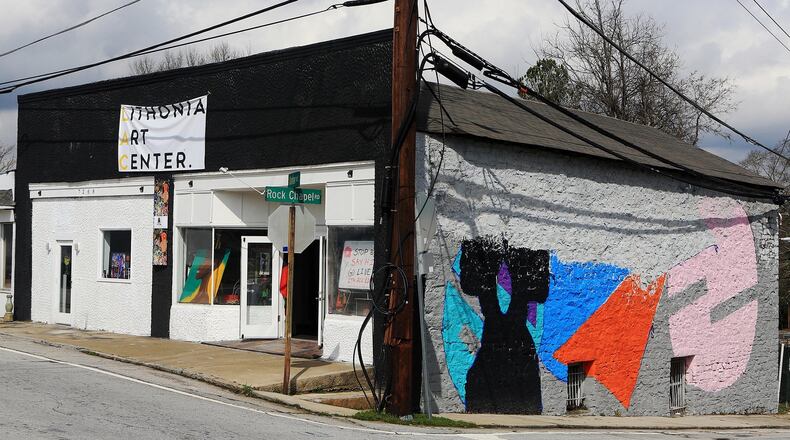 The mural outside of the Lithonia Art Center. (Christina Matacotta for The Atlanta Journal-Constitution).