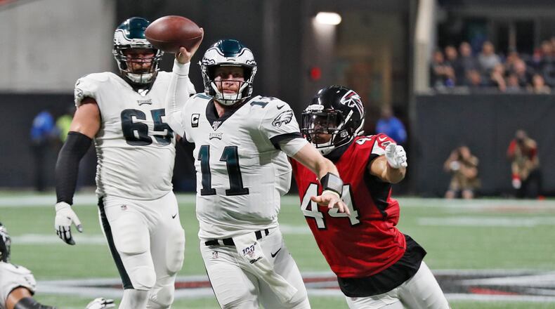 Falcons linebacker Vic Beasley (44) forces Philadelphia Eagles quarterback Carson Wentz (11) to throw incomplete.  Bob Andres / robert.andres@ajc.com