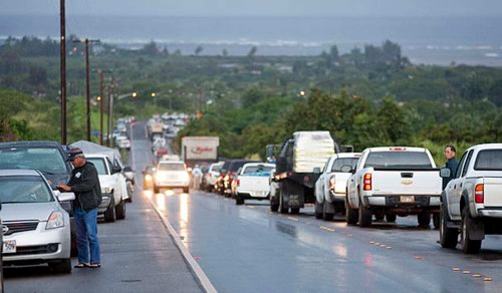 Waves from tsunami reach Hawaii