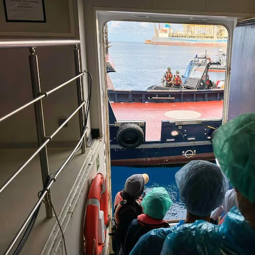 Passengers are being disembarked from the hantavirus-stricken cruise ship MV Hondius at the port of Granadilla in Tenerife, Canary Islands, Spain, Sunday, May 10, 2026. (AP Photo)