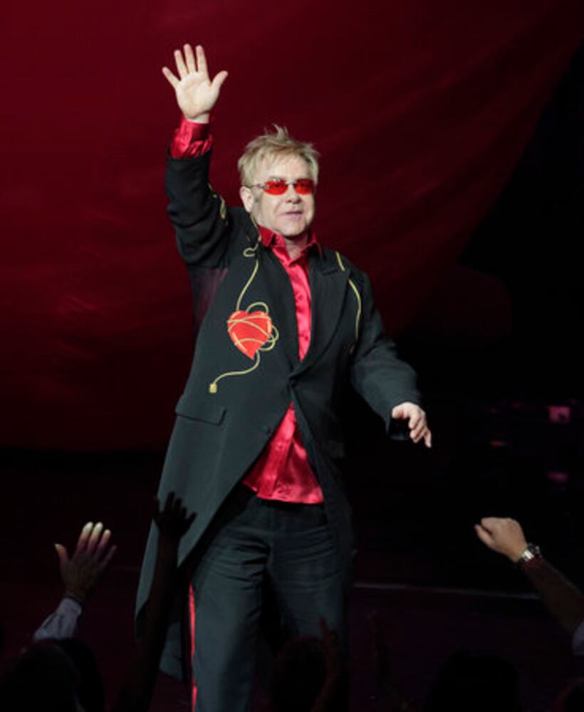 Elton John says goodbye to Vegas