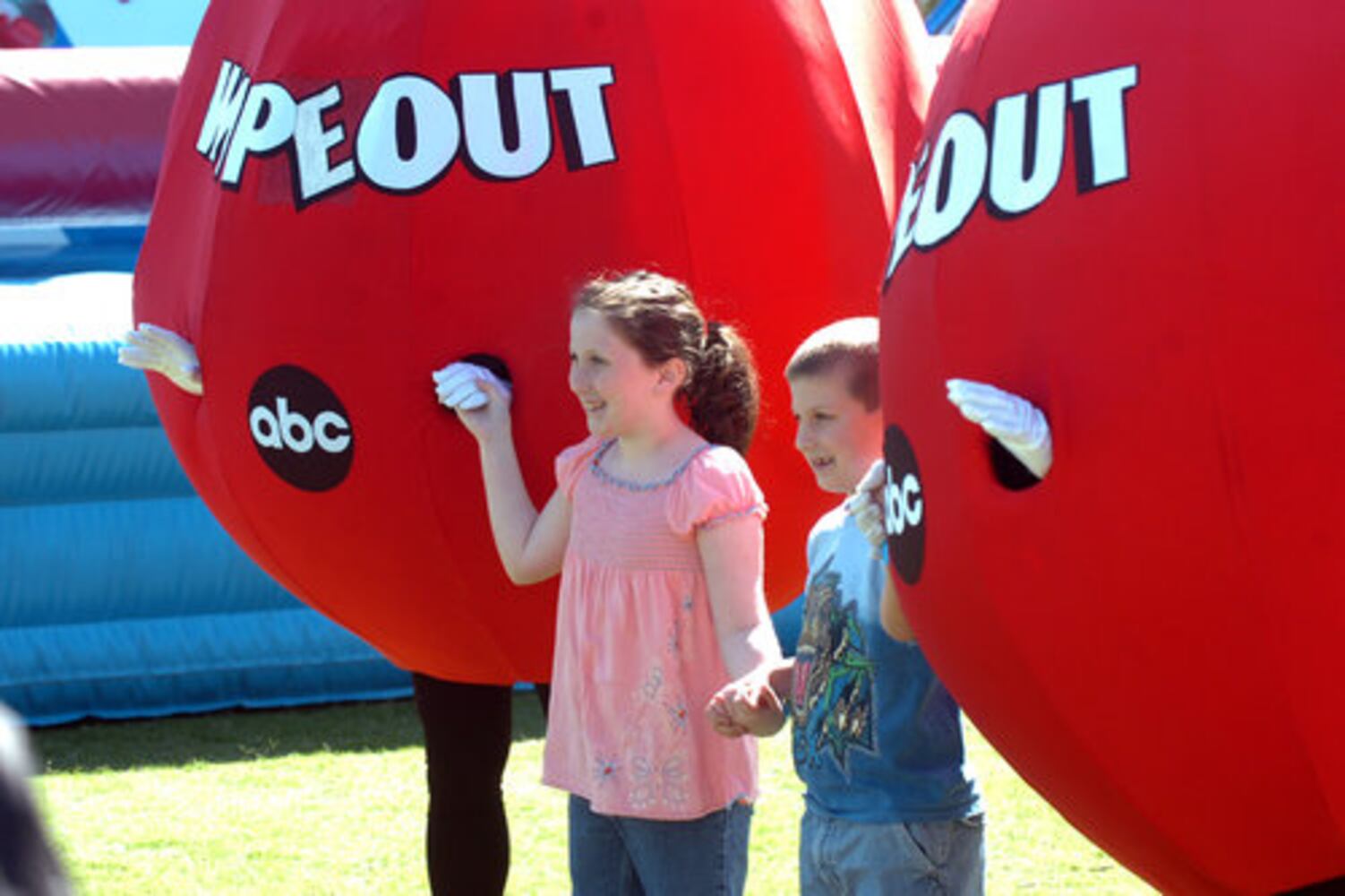 Fans 'Wipeout' when game show stops in Atlanta
