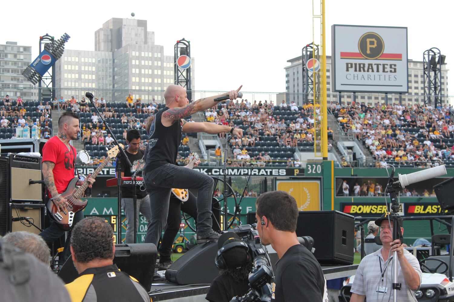 Daughtry rocks PNC Park after Pirates win