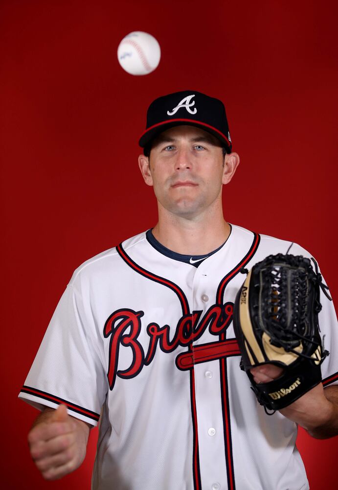 Photos: The unusual pitching motion of Braves’ Darren O’Day