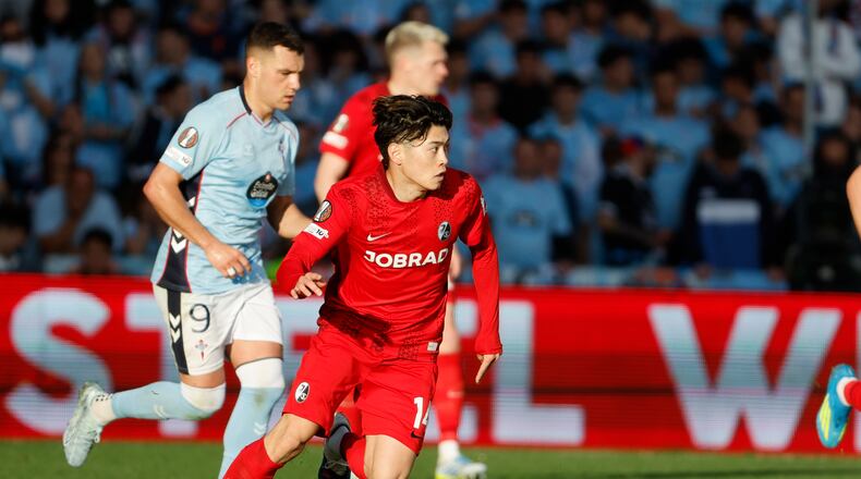 Freiburg's Yuito Suzuki controls the ball during the Europa League quarterfinal second leg soccer match between Celta Vigo and Freiburg in Vigo, Spain, Thursday, April 16, 2026. (AP Photo/Lalo R. Villar)