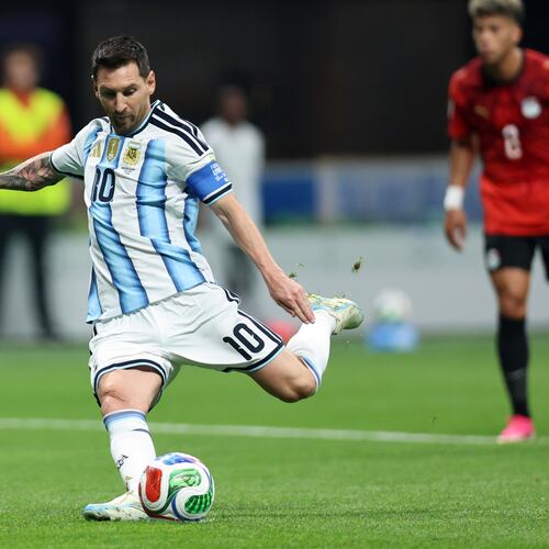 Argentina's Lionel Messi shoots a penalty kick and fails to score during the World Cup round of 16 soccer match between Argentina and Egypt in Atlanta, Tuesday, July 7, 2026. (AP Photo/Colin Hubbard)