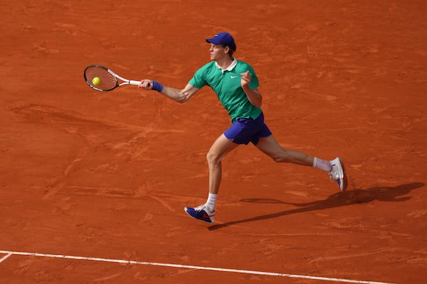 Italy's Jannik Sinner returns to Spain's Carlos Alcaraz during the final match of the French Tennis Open at the Roland-Garros in Paris, Sunday, June 8, 2025.(AP Photo/Aurelien Morissard)