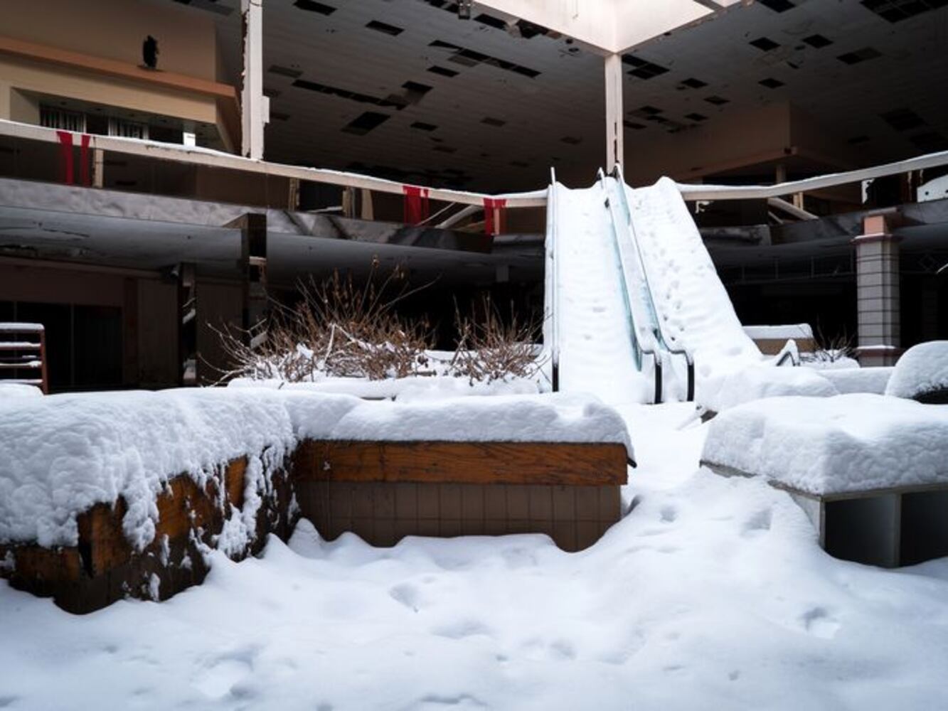 PHOTOS: Snow fills abandoned Ohio mall in eerie photos