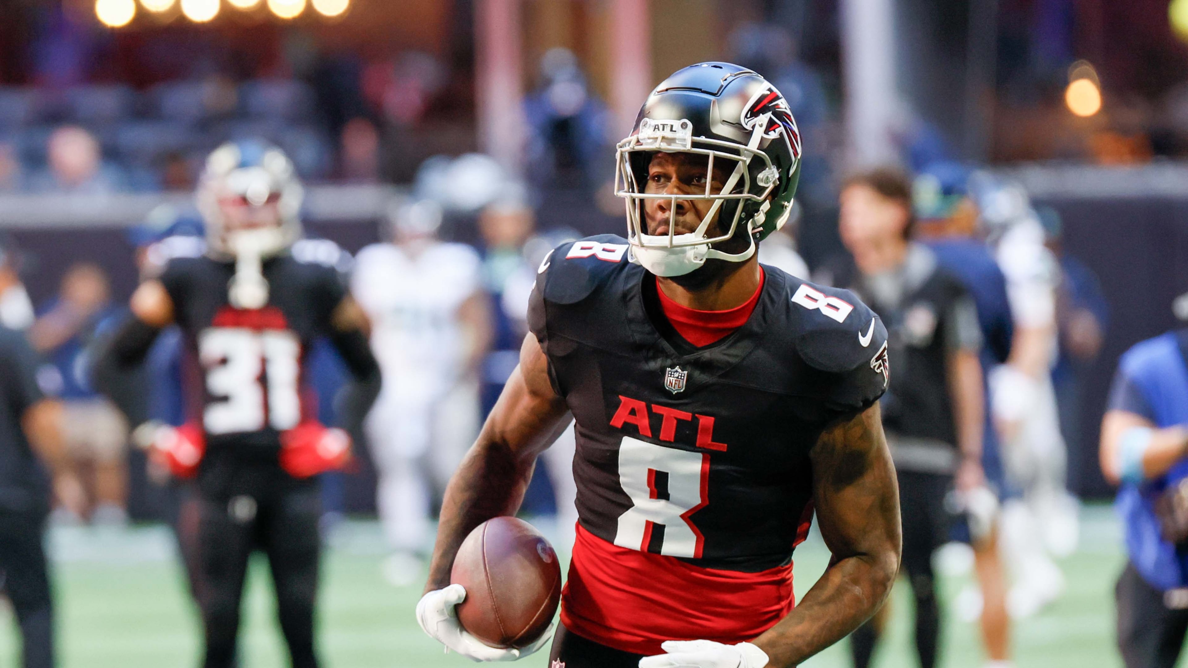 Atlanta Falcons tight end Kyle Pitts (8) runs with the ball after a catch during warm-ups before the Falcons face the Seattle Seahawks, Oct. 20, 2024, at Mercedes-Benz Stadium in Atlanta.
(Miguel Martinez/AJC)