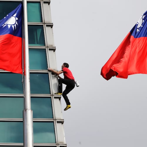 Rock climber Alex Honnold, of the U.S., performs a free solo climb of the Taipei 101 skyscraper in Taipei, Taiwan, Sunday, Jan. 25. 2026. (AP Photo/Chiang Ying-ying)