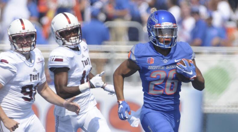 Boise State cornerback Avery Williams returning a punt against Troy in 2017. (Credit: Idaho Press)